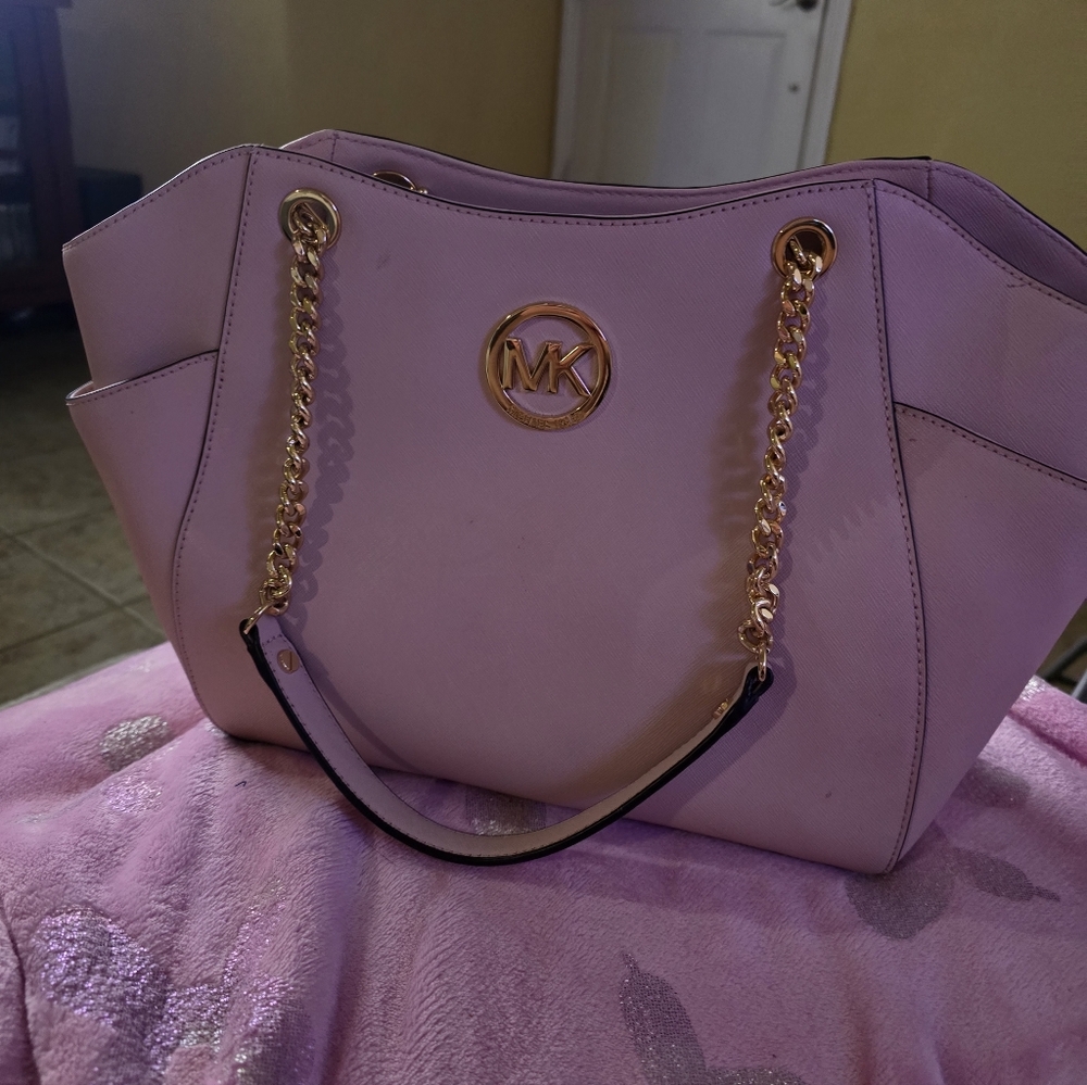This is a Michael Kors Jet Set Travel Chain Shoulder Bag in blush pink leather.